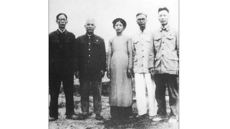 Một số đồng chí trong chi bộ Đảng Cộng sản Việt Nam đầu tiên tại Khu mỏ Mạo Khê. Ảnh tư liệu