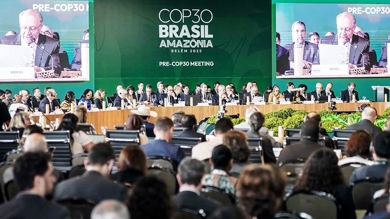 Một phiên thảo luận trong khuôn khổ Hội nghị COP30 tại Brazil. Ảnh: RAFA NEDDEMEYER