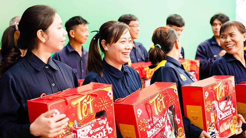 COTECCONS trao tặng 1.000 phần quà “xây Tết” cho công nhân vệ sinh tại TP. Hồ Chí Minh.
