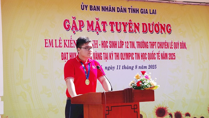 Lê Kiến Thành phát biểu ý kiến tại lễ gặp mặt tuyên dương do UBND tỉnh Gia Lai tổ chức.