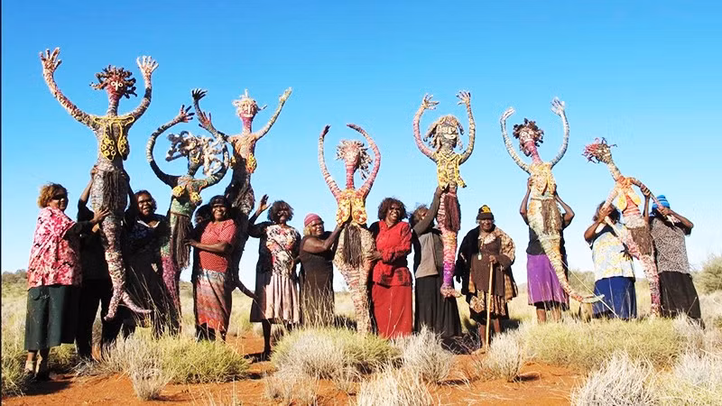 Tác phẩm “Bảy chị em” của nghệ nhân. Ảnh: Bảo tàng Quốc gia Australia.