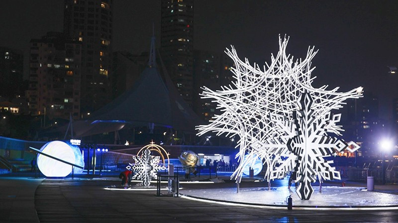 Rực rỡ “bức tranh ánh sáng”