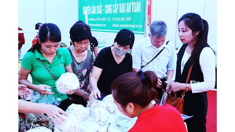 Đưa công nghệ vào khâu bảo quản sau thu hoạch được các nhà sản xuất quan tâm và đẩy mạnh nhiều năm qua. Ảnh: NGUYỆT ANH