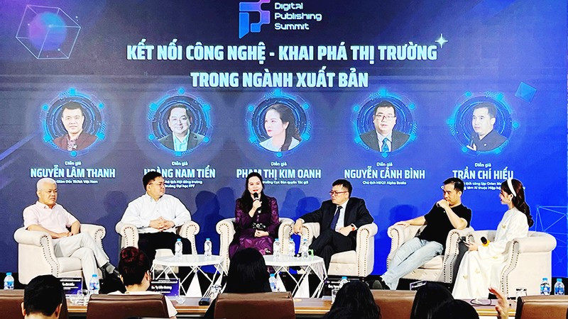 Các đại biểu thảo luận tại Diễn đàn Xuất bản số 2025.