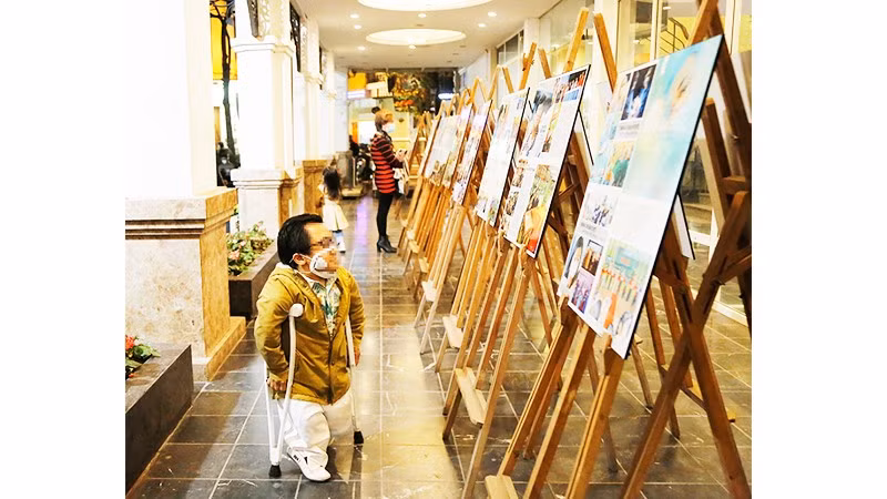 Không gian các cuộc triển lãm, trưng bày cần "thân thiện" hơn với người yếu thế.