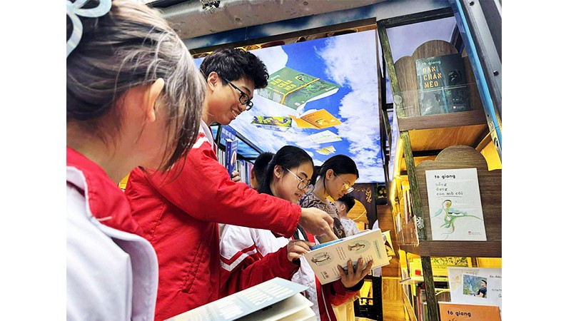 Không gian trong chiếc xe "Sách trên mây".