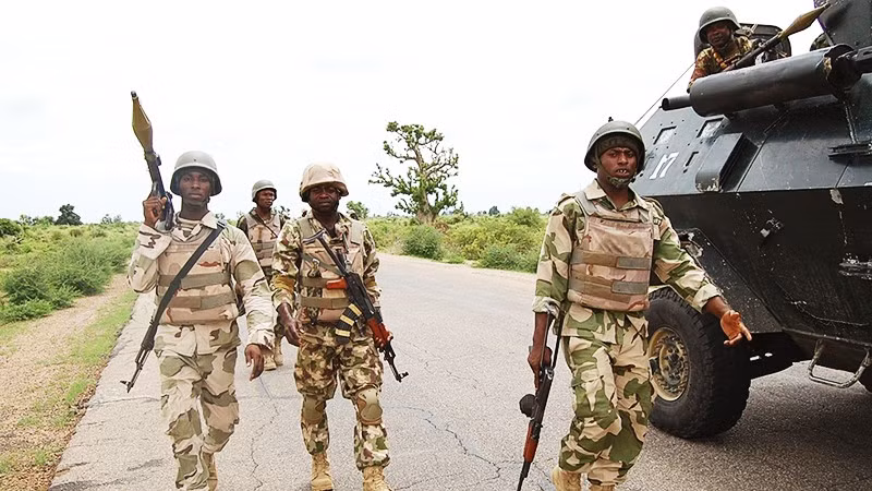 Binh sĩ Nigeria trong một chiến dịch truy quét Boko Haram ở vùng đông bắc. Ảnh: CNN