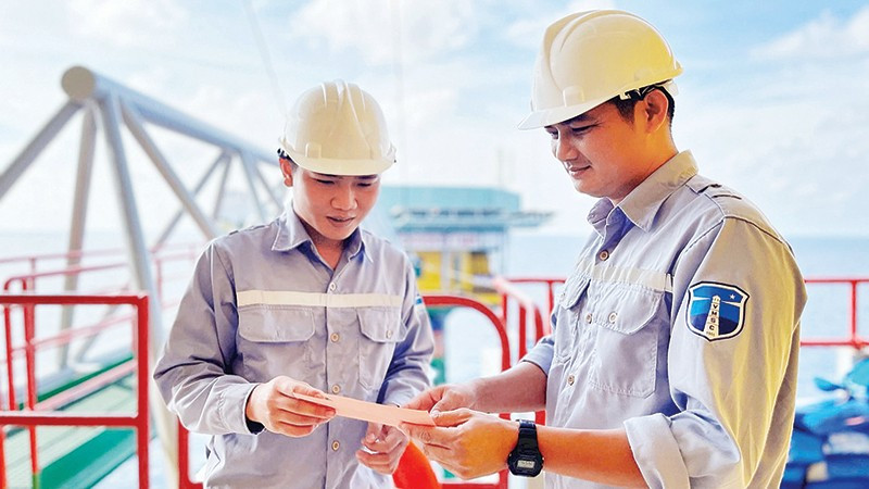 Nhân viên trạm hải đăng Nhà giàn DK1/21 đã hoàn thành việc bầu cử sớm ngày 3/3.