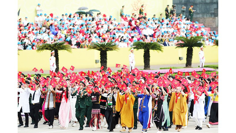 Bao thế hệ người Việt Nam đều tự hào và trân quý nguồn cội, đã tiếp sức mạnh đưa đất nước tiến lên cùng thời đại. Ảnh: KHIẾU MINH
