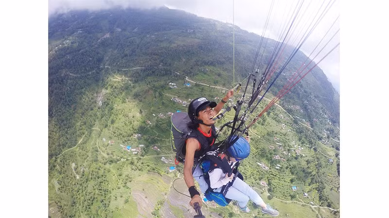 Kancha trong một chuyến bay dù lượn. 