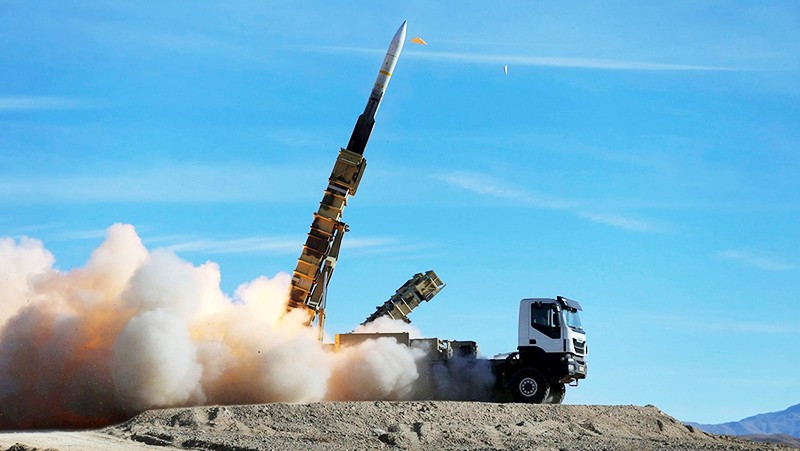 Một bệ phóng tên lửa của Iran được kích hoạt nhằm vào Israel. Ảnh: SHUTTERSTOCK