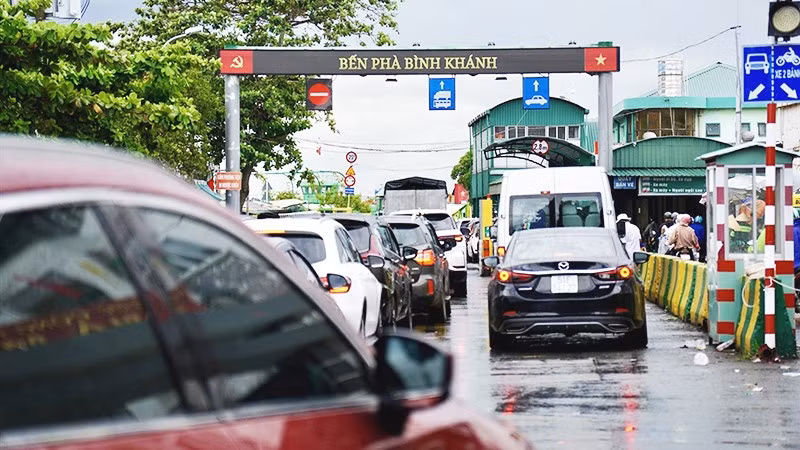 Việc mở lại tàu cao tốc nối trung tâm Thành phố Hồ Chí Minh và Cần Giờ sẽ giảm tải cho bến phà Bình Khánh.