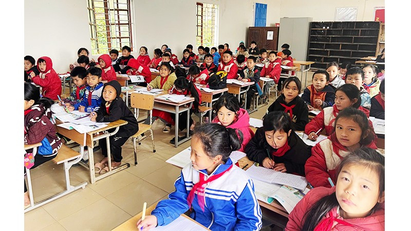 Trường PTDTBT Nàn Xỉn chỉ có một giáo viên tiếng Anh dạy cả hai cấp I và II.