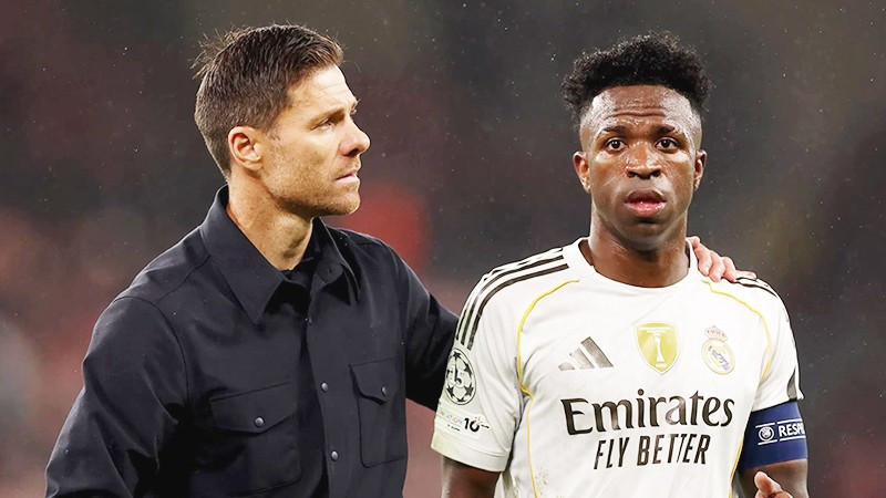 Tương lai của HLV Xabi Alonso (trái) đang rất bấp bênh tại Real Madrid.