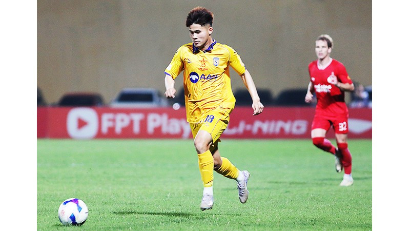 Đội bóng Sông Lam Nghệ An vẫn đang thể hiện phong độ thiếu ổn định tại V.League. Ảnh: KHIẾU MINH
