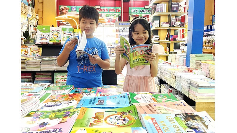 Việc sử dụng một bộ sách giáo khoa đòi hỏi sự sáng tạo hơn nữa trong hoạt động dạy và học. 