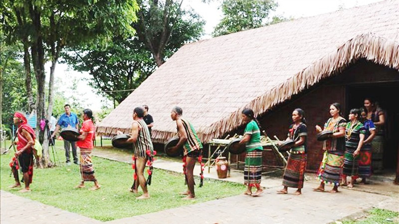 Trân trọng di sản của đồng bào