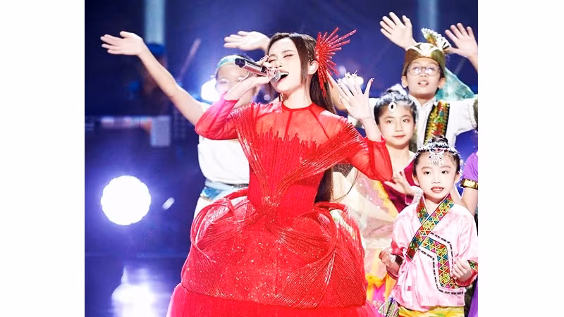 Phương Mỹ Chi là nghệ sĩ trẻ đang góp phần lan tỏa hình ảnh Việt Nam với khán giả khu vực.