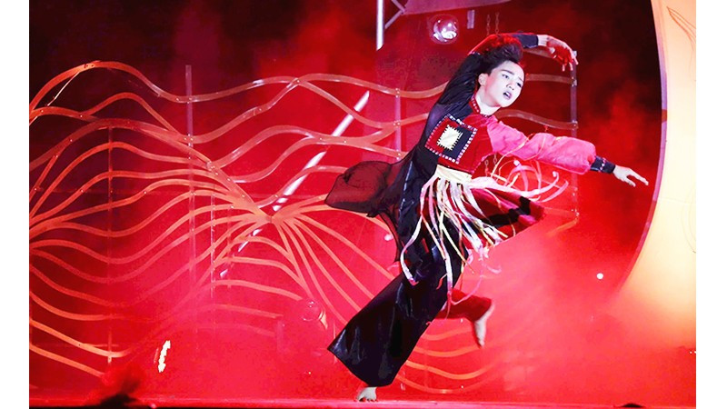 Múa “Hóa vàng”, biên đạo múa NSND Trần Ly Ly.