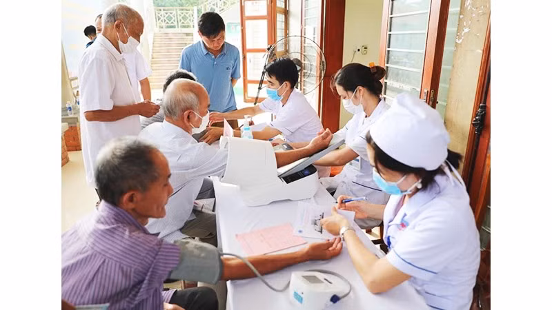 Ngành y tế hướng tới mục tiêu người dân được khám sức khỏe định kỳ mỗi năm một lần.