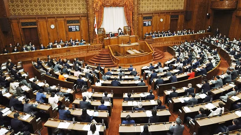 Phiên họp thông qua gói ngân sách bổ sung của Quốc hội Nhật Bản. Ảnh: JAPAN TIMES
