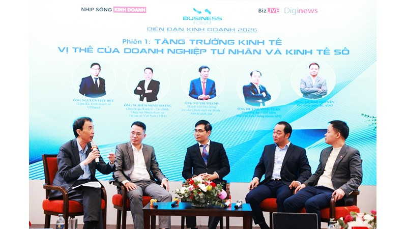 Các diễn giả trao đổi ý kiến về kênh đầu tư tại Diễn đàn Kinh doanh 2026.