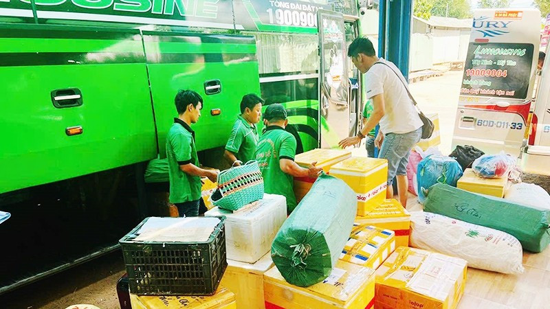 Cần kiểm soát việc chở hàng của các nhà xe để bảo đảm đúng tải trọng cho phép.