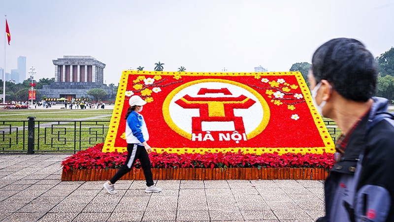 Thảm hoa được trang trí trước Lăng Chủ tịch Hồ Chí Minh.