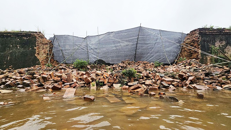 Tường thành kinh thành Huế bị đổ hôm 2/11 vừa qua.