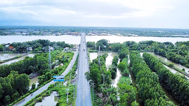 Một đoạn tuyến đường Hồ Chí Minh về Mũi Cà Mau, nơi tương lai có thêm tuyến đường cao tốc.
