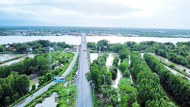 Một đoạn tuyến đường Hồ Chí Minh về Mũi Cà Mau, nơi tương lai có thêm tuyến đường cao tốc.