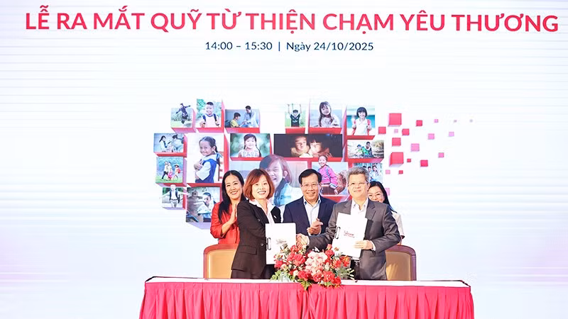 Ra mắt Quỹ từ thiện "Chạm yêu thương"
