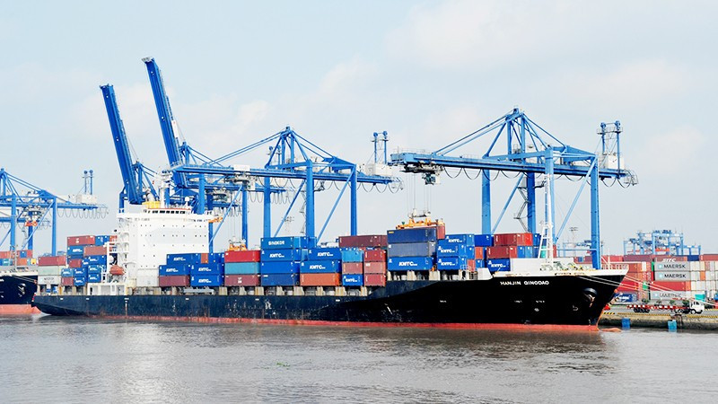 Các doanh nghiệp cần chủ động xây dựng các biện pháp phòng ngừa rủi ro khi ký hợp đồng vận chuyển. Ảnh: NAM NGUYỄN