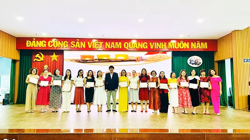 Lễ tốt nghiệp khóa đào tạo nghề kỹ thuật chăm sóc da cơ bản