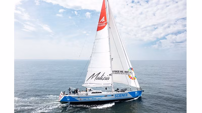 Tàu Malizia ra khơi. Ảnh: TEAM MALIZIA