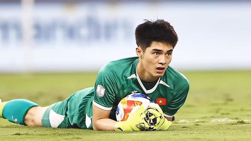 Thủ môn Trần Trung Kiên ngày càng thể hiện bản lĩnh. Ảnh: VFF