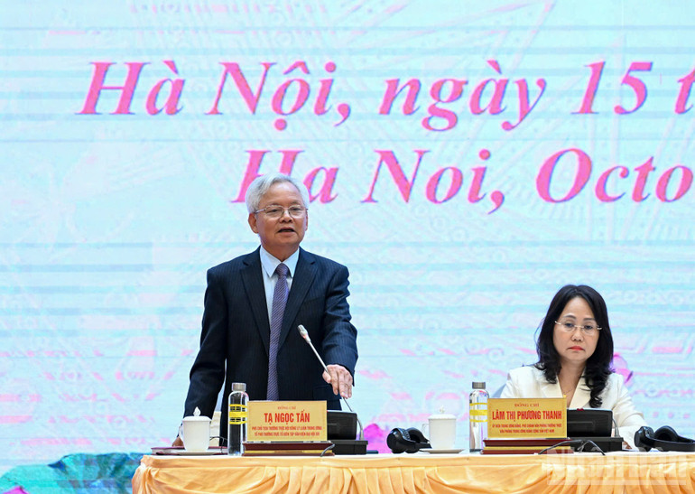 Giáo sư, Tiến sĩ Tạ Ngọc Tấn trả lời các câu hỏi của các cơ quan báo chí tại buổi họp báo. ndo_br_z7119244678043-c5d62dbd0c29f047a210a26e7877a73b.jpg