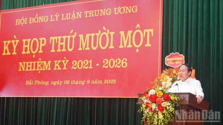 Đồng chí Lê Tiến Châu, Ủy viên Trung ương Đảng, Bí thư Thành ủy Hải Phòng phát biểu tại kỳ họp. ndo_br_anh-sua-2.jpg