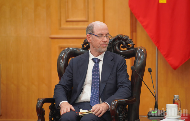 Ông Doron Avnin đánh giá cao công tác chuyển đổi số quốc gia tại Việt Nam. (Ảnh: HOÀNG LÂM) ndo_br_anh-3.jpg