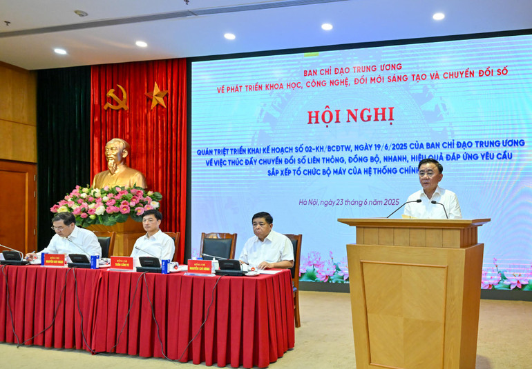 Đồng chí Trần Cẩm Tú, Thường trực Ban Bí thư, Phó Trưởng Ban Chỉ đạo phát biểu chỉ đạo và kết luận hội nghị. (Ảnh: DUY LINH) anh-4.jpg