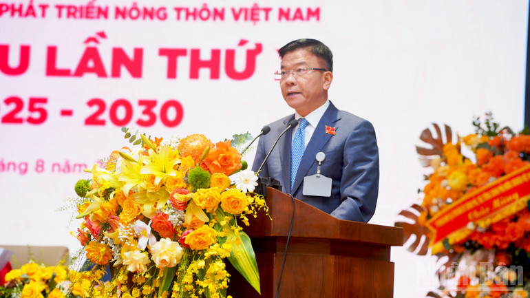Phó Thủ tướng Lê Thành Long phát biểu chỉ đạo tại đại hội. ndo_br_anh-ptt.jpg