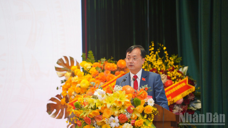 Đồng chí Tô Huy Vũ, Bí thư Đảng ủy, Chủ tịch Hội đồng thành viên Agribank trình bày Báo cáo chính trị. ndo_br_anh-1.jpg