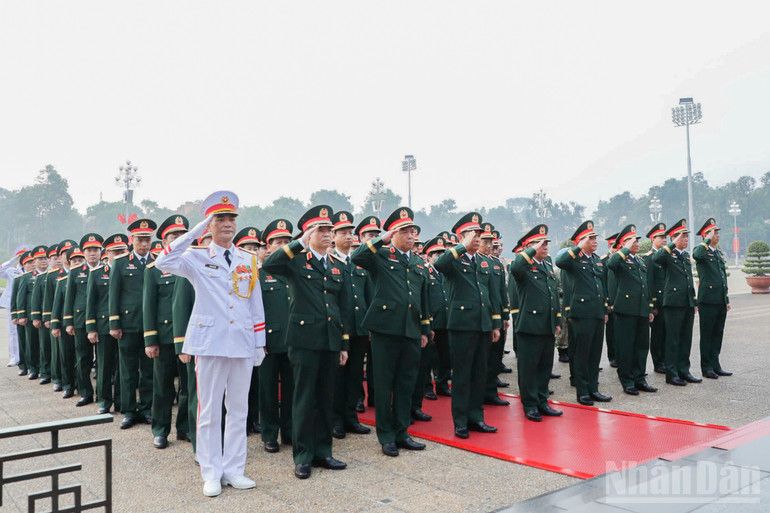 Đoàn đại biểu Đảng bộ Bộ Tổng tham mưu-Cơ quan Bộ Quốc phòng dâng hoa, vào Lăng viếng Bác. ndo_br_dai-hoi-bo-tong-tham-muu-12321111.jpg