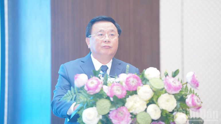 Giáo sư, Tiến sĩ Nguyễn Xuân Thắng, Ủy viên Bộ Chính trị, Giám đốc Học viện Chính trị quốc gia Hồ Chí Minh, Chủ tịch Hội đồng Lý luận Trung ương phát biểu tại hội thảo. ndo_br_anh-3.jpg