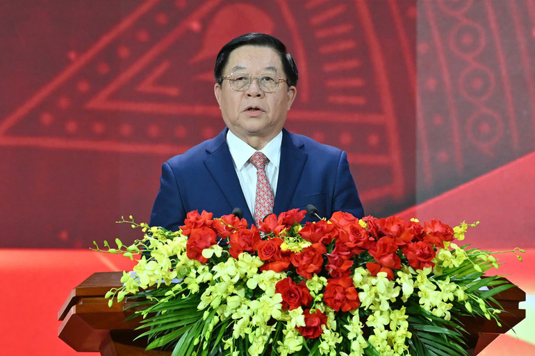 Đồng chí Nguyễn Trọng Nghĩa phát biểu chỉ đạo tại lễ trao giải. anh-3.jpg