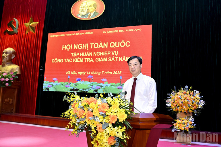 Đồng chí Nguyễn Duy Ngọc, Ủy viên Bộ Chính trị, Bí thư Trung ương Đảng, Chủ nhiệm Ủy ban Kiểm tra Trung ương phát biểu tại hội nghị. (Ảnh: ĐĂNG KHOA) ndo_br_anh-3.jpg