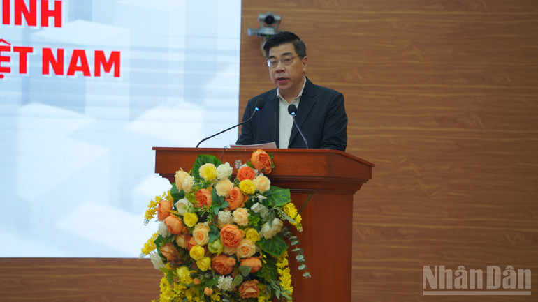 Phó Giáo sư, Tiến sĩ Trần Minh Tuấn, đại diện Bộ Khoa học và Công nghệ trình bày tham luận tại hội thảo. (Ảnh: HẢI ĐĂNG) ndo_br_dsc00356.jpg