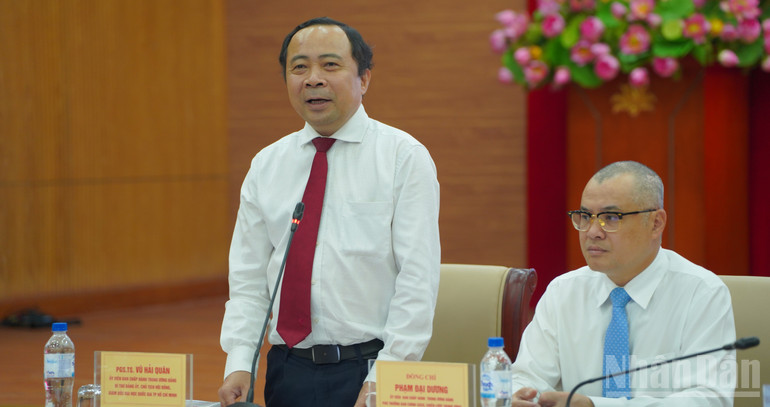 Phó giáo sư, Tiến sĩ Vũ Hải Quân, Ủy viên Trung ương Đảng, Giám đốc Đại học Quốc gia Thành phố Hồ Chí Minh phát biểu tại hội thảo. (Ảnh: HẢI ĐĂNG) ndo_br_anh-3.jpg