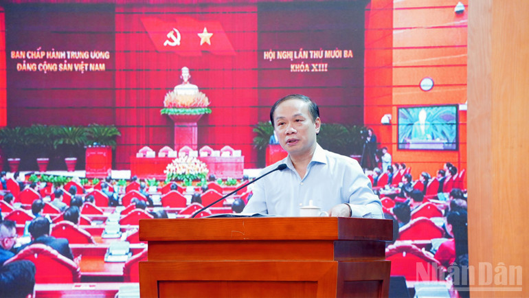 Đồng chí Phạm Tất Thắng, Ủy viên Trung ương Đảng, Phó Trưởng Ban Tuyên giáo và Dân vận Trung ương phát biểu tại Hội nghị. ndo_br_anh-2.jpg