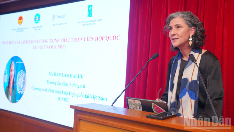 Fru Ramla Khalidi, UNDP:s representant i Vietnam, talade vid konferensen. ndo_br_dsc04144.jpg